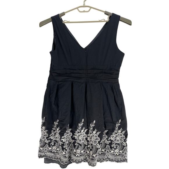 DressBarn Dress Womens 16 Black Embroidered Hem V-Neck Fit and Flare Babydoll - Picture 3 of 7